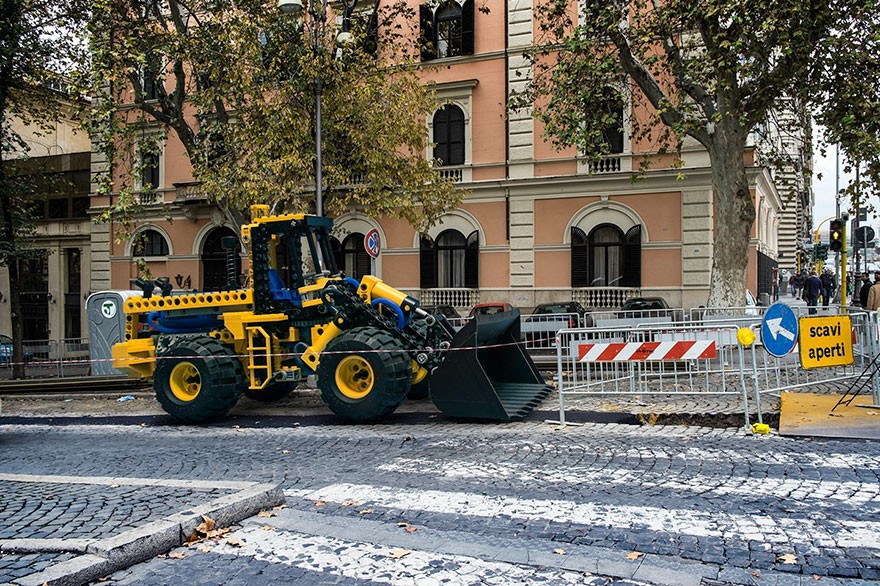 Street maintenance. LEGO #8459 – Pneumatic Front-End Loader (1997)